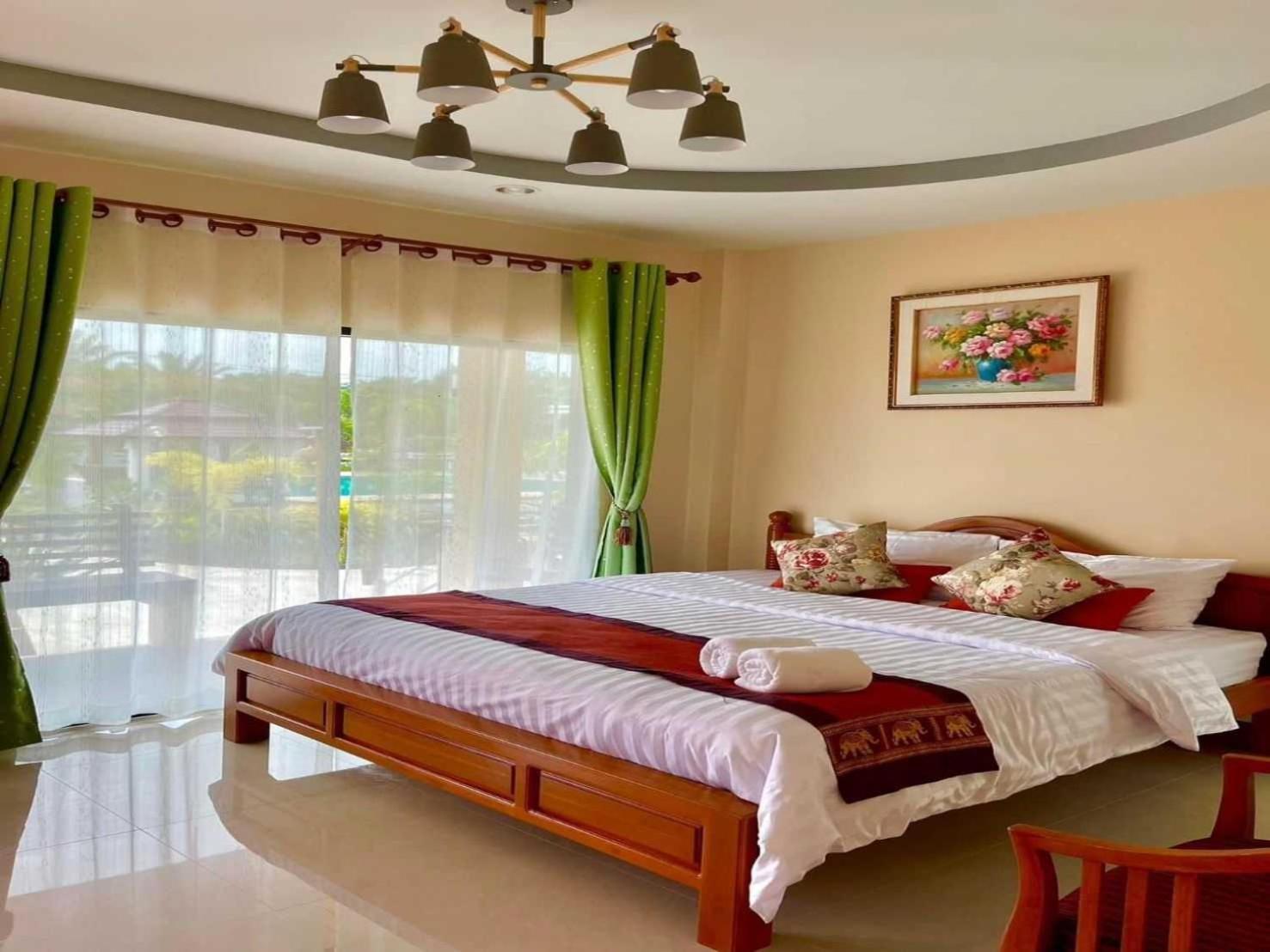 Capital O 75518 Baan Rose Resort Ao Luk Esterno foto