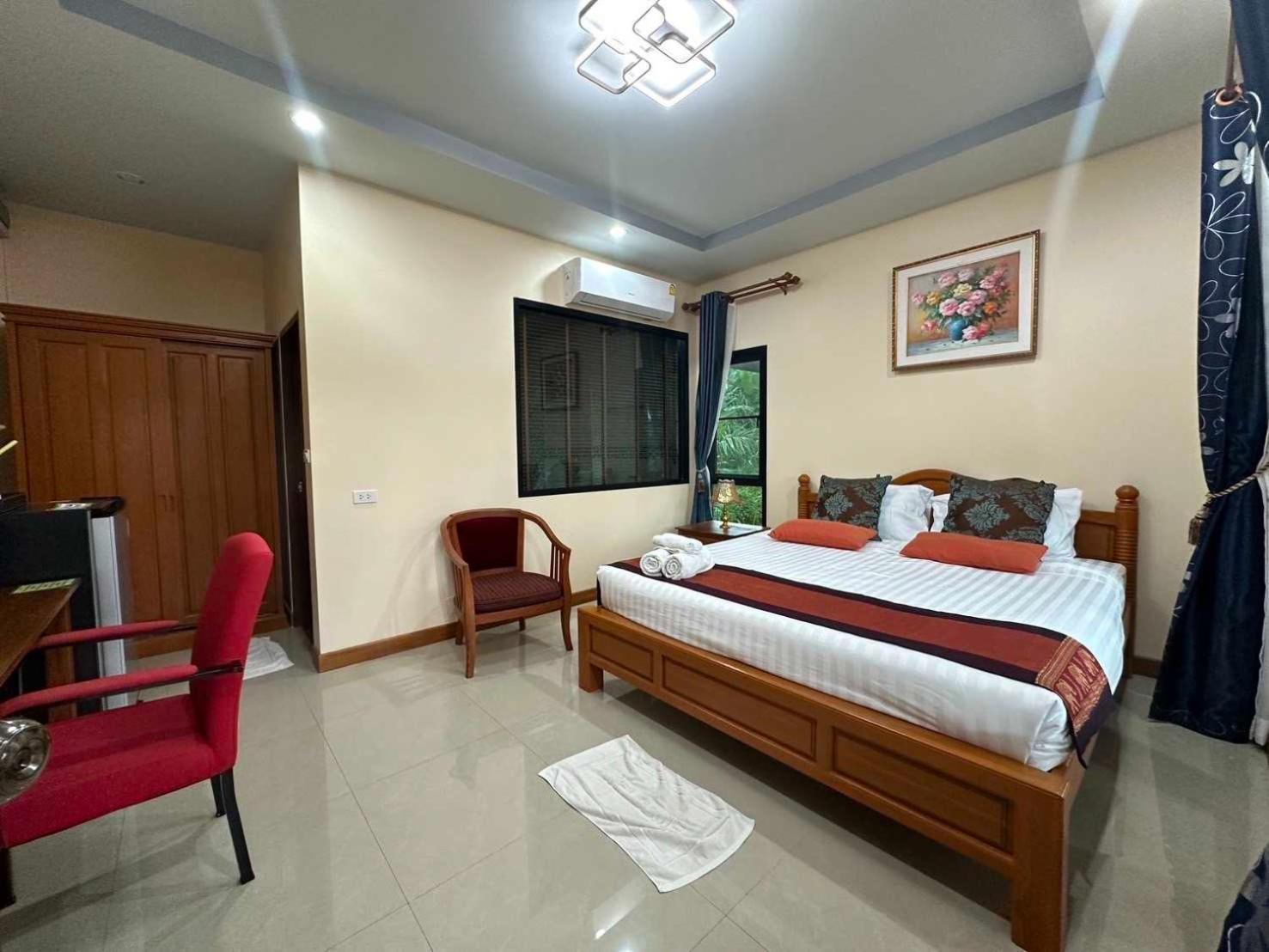 Capital O 75518 Baan Rose Resort Ao Luk Esterno foto