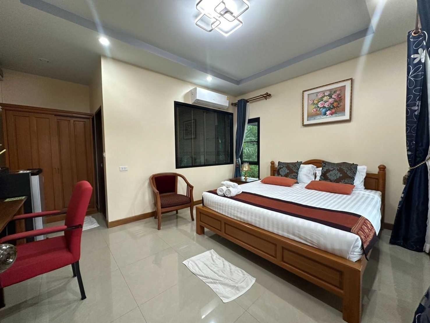 Capital O 75518 Baan Rose Resort Ao Luk Esterno foto