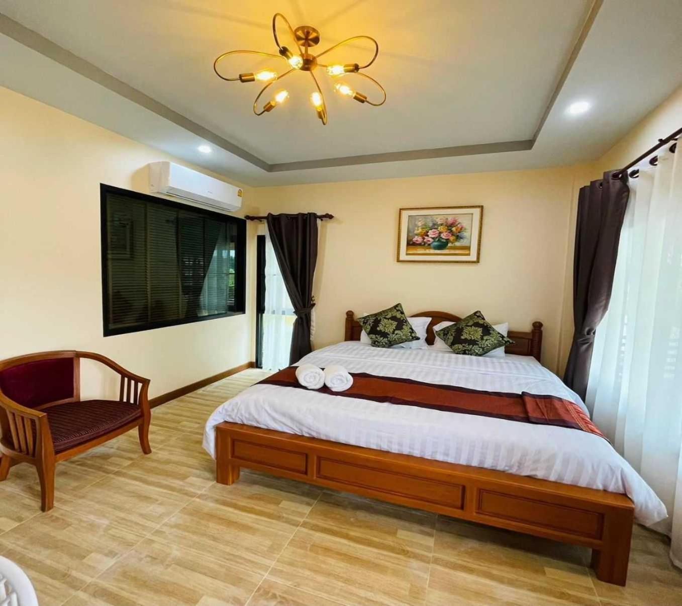 Capital O 75518 Baan Rose Resort Ao Luk Esterno foto