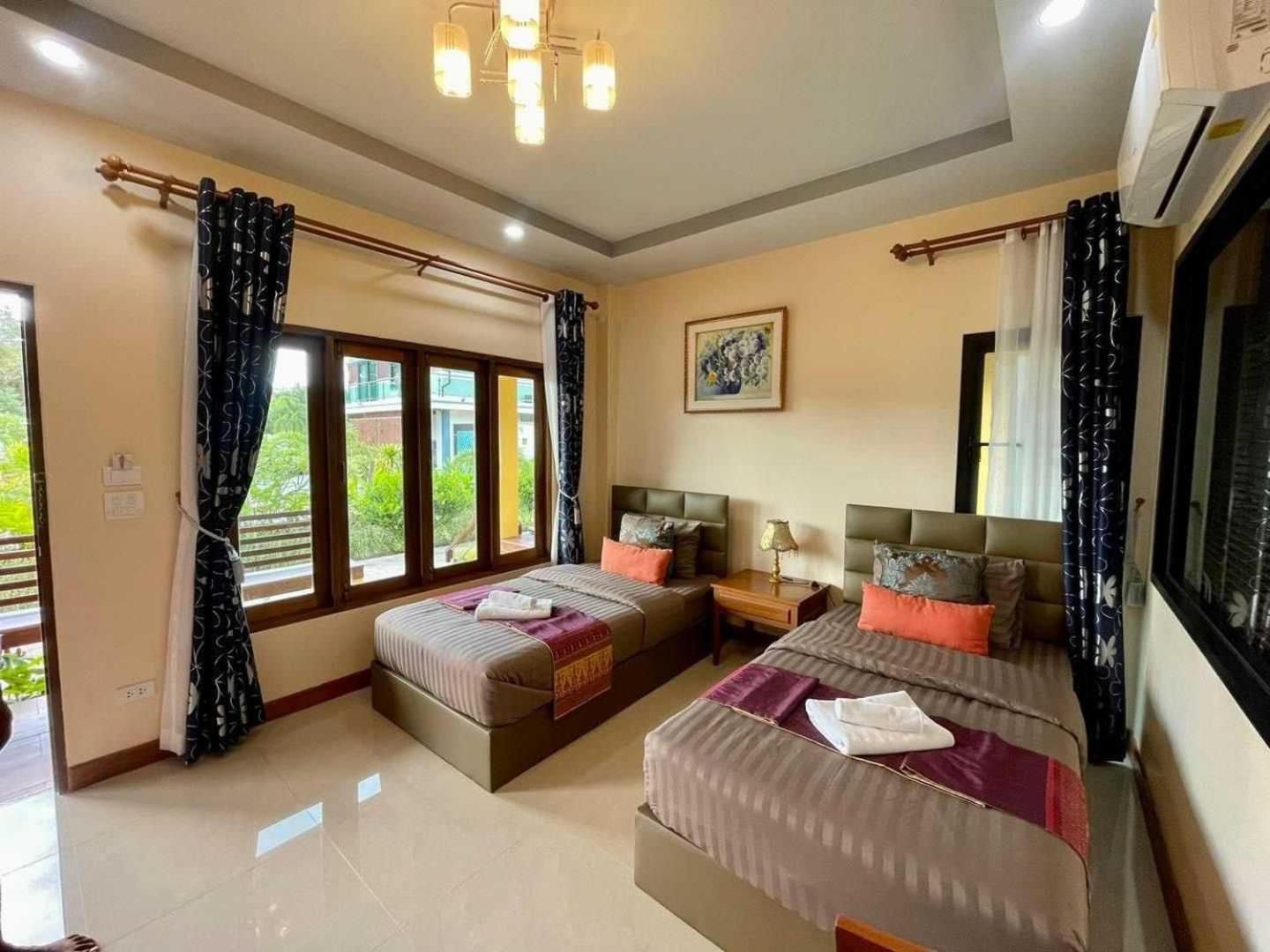 Capital O 75518 Baan Rose Resort Ao Luk Esterno foto
