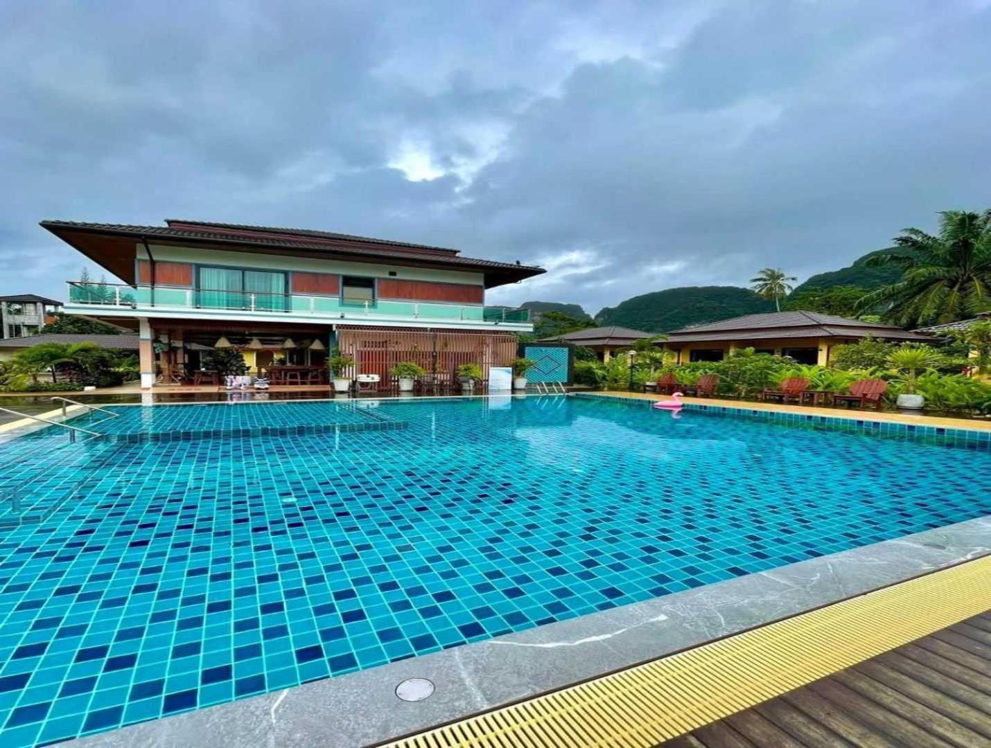 Capital O 75518 Baan Rose Resort Ao Luk Esterno foto